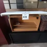 LOTE 439 - 01 ARMÁRIO SUSPENSO. (NO ESTADO EM QUE SE ENCONTRA. SUJEITO A AVARIAS OCULTAS/VISÍVEIS.)