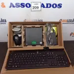 LOTE 209 - 01 CPU HP, MOUSE, TECLADO E CARREGADOR. (NO ESTADO EM QUE SE ENCONTRA. SUJEITO A AVARIAS OCULTAS/VISÍVEIS.) BD1048X