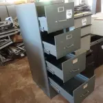 LOTE 134 - 01 ARMÁRIO DE FERRO 5 GAVETAS. (NO ESTADO EM QUE SE ENCONTRA. SUJEITO A AVARIAS OCULTAS/VISÍVEIS.)