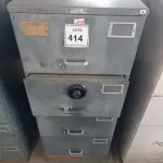 LOTE 414 - 01 COFRE. (NO ESTADO EM QUE SE ENCONTRA. SUJEITO A AVARIAS OCULTAS/VISÍVEIS.) BH1465Y