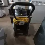 LOTE 324 - 01 ASPIRADOR DE PÓ E ÁGUA MARCA KARCHER NT68/1 110V (VACUUM CLEANER).  (NO ESTADO EM QUE SE ENCONTRA. SUJEITO A AVARIAS OCULTAS/VISÍVEIS.) AV9722H
