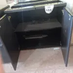 LOTE 153 - 01 ARMÁRIO BAIXO EM AÇO (NO ESTADO EM QUE SE ENCONTRA. SUJEITO A AVARIAS OCULTAS/VISÍVEIS.)