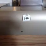 LOTE 389 - 01 ARMÁRIO EM AÇO SUSPENSO. (NO ESTADO EM QUE SE ENCONTRA. SUJEITO A AVARIAS OCULTAS/VISÍVEIS.)