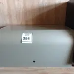 LOTE 384 - 01 ARMÁRIO EM AÇO SUSPENSO. (NO ESTADO EM QUE SE ENCONTRA. SUJEITO A AVARIAS OCULTAS/VISÍVEIS.)
