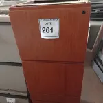 LOTE 261 - 01 GAVETEIRO COM 2 GAVETAS. (NO ESTADO EM QUE SE ENCONTRA. SUJEITO A AVARIAS OCULTAS/VISÍVEIS.)
