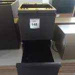 LOTE 148 - 01 GAVETEIRO EM AÇO COM 02 GAVETAS. (NO ESTADO EM QUE SE ENCONTRA. SUJEITO A AVARIAS OCULTAS/VISÍVEIS.)
