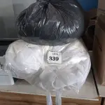 LOTE 339 - 02 SACOS DE CORTINAS. (NO ESTADO EM QUE SE ENCONTRA. SUJEITO A AVARIAS OCULTAS/VISÍVEIS.)