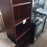 LOTE 327 - 01 BOOKCASE. (NO ESTADO EM QUE SE ENCONTRA. SUJEITO A AVARIAS OCULTAS/VISÍVEIS.) AV9828W