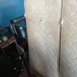 LOTE 419 - 01 BOX TWIN E 01 MATTRESS TWIN. (NO ESTADO EM QUE SE ENCONTRA. SUJEITO A AVARIAS OCULTAS/VISÍVEIS.) BF8512V/ BF8513J