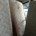 LOTE 422 - 01 MATTRESS TWIN E 01 BOX TWIN. (NO ESTADO EM QUE SE ENCONTRA. SUJEITO A AVARIAS OCULTAS/VISÍVEIS.) AV9911C/ BF8549X