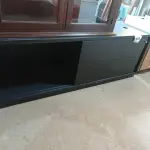 LOTE 453 - 01 RACK PRETO COM PORTA DE CORRER. (NO ESTADO EM QUE SE ENCONTRA. SUJEITO A AVARIAS OCULTAS/VISÍVEIS.)