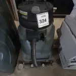 LOTE 324 - 01 ASPIRADOR DE PÓ E ÁGUA MARCA KARCHER NT68/1 110V (VACUUM CLEANER).  (NO ESTADO EM QUE SE ENCONTRA. SUJEITO A AVARIAS OCULTAS/VISÍVEIS.) AV9722H