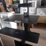 LOTE 328 - 01 ERGOTRON. (SUPORTE DE MONITOR) (NO ESTADO EM QUE SE ENCONTRA. SUJEITO A AVARIAS OCULTAS/VISÍVEIS.)