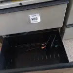 LOTE 165 - 01 ARMÁRIO EM AÇO COM 02 GAVETAS. (NO ESTADO EM QUE SE ENCONTRA. SUJEITO A AVARIAS OCULTAS/VISÍVEIS.)
