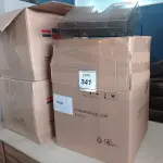 LOTE 341 - 01 CAIXA COM ACESSÓRIOS DE ESCRITÓRIO. (NO ESTADO EM QUE SE ENCONTRA. SUJEITO A AVARIAS OCULTAS/VISÍVEIS.)