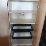 LOTE 145 - 01 ARMÁRIO ALTO EM MADEIRA COM 02 PORTAS. (NO ESTADO EM QUE SE ENCONTRA. SUJEITO A AVARIAS OCULTAS/VISÍVEIS.)