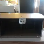 LOTE 147 - 01 ARMÁRIO SUSPENSO EM AÇO. (NO ESTADO EM QUE SE ENCONTRA. SUJEITO A AVARIAS OCULTAS/VISÍVEIS.)