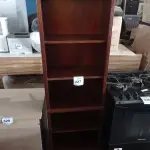LOTE 327 - 01 BOOKCASE. (NO ESTADO EM QUE SE ENCONTRA. SUJEITO A AVARIAS OCULTAS/VISÍVEIS.) AV9828W