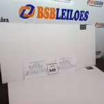 LOTE 348 - 01 CAIXA COM PROTETOR DE TELA GRANDE. (BOX WITH LARGE SCREEN PROTECTOR). (NO ESTADO EM QUE SE ENCONTRA. SUJEITO A AVARIAS OCULTAS/VISÍVEIS.)