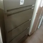 LOTE 157 - 01 ARMÁRIO DE AÇO 05 GAVETAS. (NO ESTADO EM QUE SE ENCONTRA. SUJEITO A AVARIAS OCULTAS/VISÍVEIS.)