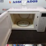 LOTE 199 - 01 MICRO-ONDAS PANASONIC 220V. (MICROWAVE). (NO ESTADO EM QUE SE ENCONTRA. SUJEITO A AVARIAS OCULTAS/VISÍVEIS.) BF8648J