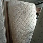 LOTE 422 - 01 MATTRESS TWIN E 01 BOX TWIN. (NO ESTADO EM QUE SE ENCONTRA. SUJEITO A AVARIAS OCULTAS/VISÍVEIS.) AV9911C/ BF8549X