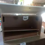 LOTE 449 - 01 ARMÁRIO SUSPENSO. (NO ESTADO EM QUE SE ENCONTRA. SUJEITO A AVARIAS OCULTAS/VISÍVEIS.)