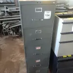 LOTE 134 - 01 ARMÁRIO DE FERRO 5 GAVETAS. (NO ESTADO EM QUE SE ENCONTRA. SUJEITO A AVARIAS OCULTAS/VISÍVEIS.)