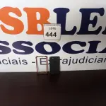 LOTE 444 - 01 IPHONE SEM TAG. (NO ESTADO EM QUE SE ENCONTRA. SUJEITO A AVARIAS OCULTAS/VISÍVEIS.)