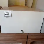 LOTE 406 - 01 ARMÁRIO SUSPENSO EM MADEIRA. (NO ESTADO EM QUE SE ENCONTRA. SUJEITO A AVARIAS OCULTAS/VISÍVEIS.)
