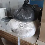 LOTE 339 - 02 SACOS DE CORTINAS. (NO ESTADO EM QUE SE ENCONTRA. SUJEITO A AVARIAS OCULTAS/VISÍVEIS.)