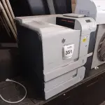 LOTE 351 - 01 PRINTER HP LASER JET 500 COLOR M551. (NO ESTADO EM QUE SE ENCONTRA. SUJEITO A AVARIAS OCULTAS/VISÍVEIS.) AV9428K