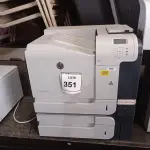 LOTE 351 - 01 PRINTER HP LASER JET 500 COLOR M551. (NO ESTADO EM QUE SE ENCONTRA. SUJEITO A AVARIAS OCULTAS/VISÍVEIS.) AV9428K