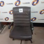 LOTE 494 - 01 CADEIRA DE ESCRITÓRIO. (NO ESTADO EM QUE SE ENCONTRA. SUJEITO A AVARIAS OCULTAS/VISÍVEIS.)
