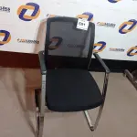 LOTE 551 - 01 CADEIRA DE ESCRITÓRIO. (NO ESTADO EM QUE SE ENCONTRA. SUJEITO A AVARIAS OCULTAS/VISÍVEIS.)