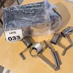 LOTE 033 - 01 RALADOR E 01 DERRETEDEIRA. (NO ESTADO) ATENÇÃO! FAZER A VISITAÇÃO ANTES DE ARREMATAR, NÃO SABEMOS SE FUNCIONA. LEILÃO NÃO TEM GARANTIA E NEM DEVOLUÇÃO, SUJEITO A POSSÍVEIS AVARIAS VISÍVEIS/OCULTAS E/OU AUSÊNCIA DE COMPONENTES.