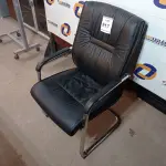 LOTE 517 - 01 CADEIRA DE ESCRITÓRIO. (NO ESTADO EM QUE SE ENCONTRA. SUJEITO A AVARIAS OCULTAS/VISÍVEIS.)