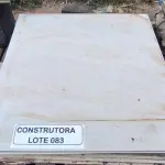 LOTE 083 - APROXIMADAMENTE 12,15 M² DE PORCELANATO 90X90CM DIVERSOS. (NO ESTADO EM QUE SE ENCONTRA. SUJEITO A AVARIAS OCULTAS/VISÍVEIS.)