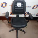 LOTE 496 - 01 CADEIRA DE ESCRITÓRIO. (NO ESTADO EM QUE SE ENCONTRA. SUJEITO A AVARIAS OCULTAS/VISÍVEIS.)