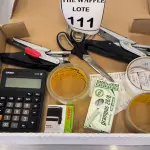 LOTE 111 - 01 LOTE COM MATERIAIS PARA ESCRITÓRIO. (NO ESTADO) ATENÇÃO! FAZER A VISITAÇÃO ANTES DE ARREMATAR, NÃO SABEMOS SE FUNCIONA. LEILÃO NÃO TEM GARANTIA E NEM DEVOLUÇÃO, SUJEITO A POSSÍVEIS AVARIAS VISÍVEIS/OCULTAS E/OU AUSÊNCIA DE COMPONENTES.