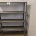 LOTE 078 - 01 ESTANTE DE FERRO COM 04 PRATELEIRAS. (NO ESTADO) ATENÇÃO! FAZER A VISITAÇÃO ANTES DE ARREMATAR, NÃO SABEMOS SE FUNCIONA. LEILÃO NÃO TEM GARANTIA E NEM DEVOLUÇÃO, SUJEITO A POSSÍVEIS AVARIAS VISÍVEIS/OCULTAS E/OU AUSÊNCIA DE COMPONENTES.