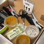 LOTE 111 - 01 LOTE COM MATERIAIS PARA ESCRITÓRIO. (NO ESTADO) ATENÇÃO! FAZER A VISITAÇÃO ANTES DE ARREMATAR, NÃO SABEMOS SE FUNCIONA. LEILÃO NÃO TEM GARANTIA E NEM DEVOLUÇÃO, SUJEITO A POSSÍVEIS AVARIAS VISÍVEIS/OCULTAS E/OU AUSÊNCIA DE COMPONENTES.