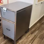 LOTE 028 - 01 LIXEIRA QUADRADA EM INOX. (NO ESTADO) ATENÇÃO! FAZER A VISITAÇÃO ANTES DE ARREMATAR, NÃO SABEMOS SE FUNCIONA. LEILÃO NÃO TEM GARANTIA E NEM DEVOLUÇÃO, SUJEITO A POSSÍVEIS AVARIAS VISÍVEIS/OCULTAS E/OU AUSÊNCIA DE COMPONENTES.