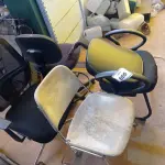 LOTE 555 - 01 CADEIRA DE ESCRITÓRIO. (NO ESTADO EM QUE SE ENCONTRA. SUJEITO A AVARIAS OCULTAS/VISÍVEIS.)