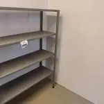LOTE 066 - 01 ESTANTE DE FERRO COM 04 PRATELEIRAS. (NO ESTADO) ATENÇÃO! FAZER A VISITAÇÃO ANTES DE ARREMATAR, NÃO SABEMOS SE FUNCIONA. LEILÃO NÃO TEM GARANTIA E NEM DEVOLUÇÃO, SUJEITO A POSSÍVEIS AVARIAS VISÍVEIS/OCULTAS E/OU AUSÊNCIA DE COMPONENTES.