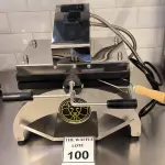 LOTE 100 - 01 WAFFERLEIRA. (NO ESTADO) ATENÇÃO! FAZER A VISITAÇÃO ANTES DE ARREMATAR, NÃO SABEMOS SE FUNCIONA. LEILÃO NÃO TEM GARANTIA E NEM DEVOLUÇÃO, SUJEITO A POSSÍVEIS AVARIAS VISÍVEIS/OCULTAS E/OU AUSÊNCIA DE COMPONENTES.