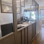 LOTE 043 - 01 DIVISÓRIA EM FERRO COM VIDRO. (NO ESTADO) ATENÇÃO! FAZER A VISITAÇÃO ANTES DE ARREMATAR, NÃO SABEMOS SE FUNCIONA. LEILÃO NÃO TEM GARANTIA E NEM DEVOLUÇÃO, SUJEITO A POSSÍVEIS AVARIAS VISÍVEIS/OCULTAS E/OU AUSÊNCIA DE COMPONENTES.