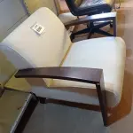 LOTE 550 - 01 POLTRONA (EASY CHAIR) (NO ESTADO EM QUE SE ENCONTRA. SUJEITO A AVARIAS OCULTAS/VISÍVEIS.)