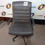 LOTE 524 - 01 CADEIRA DE ESCRITÓRIO. (NO ESTADO EM QUE SE ENCONTRA. SUJEITO A AVARIAS OCULTAS/VISÍVEIS.)