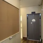 LOTE 080 - 01 QUADRO DE CORTIÇA PARA RECADOS. (NO ESTADO) ATENÇÃO! FAZER A VISITAÇÃO ANTES DE ARREMATAR, NÃO SABEMOS SE FUNCIONA. LEILÃO NÃO TEM GARANTIA E NEM DEVOLUÇÃO, SUJEITO A POSSÍVEIS AVARIAS VISÍVEIS/OCULTAS E/OU AUSÊNCIA DE COMPONENTES.